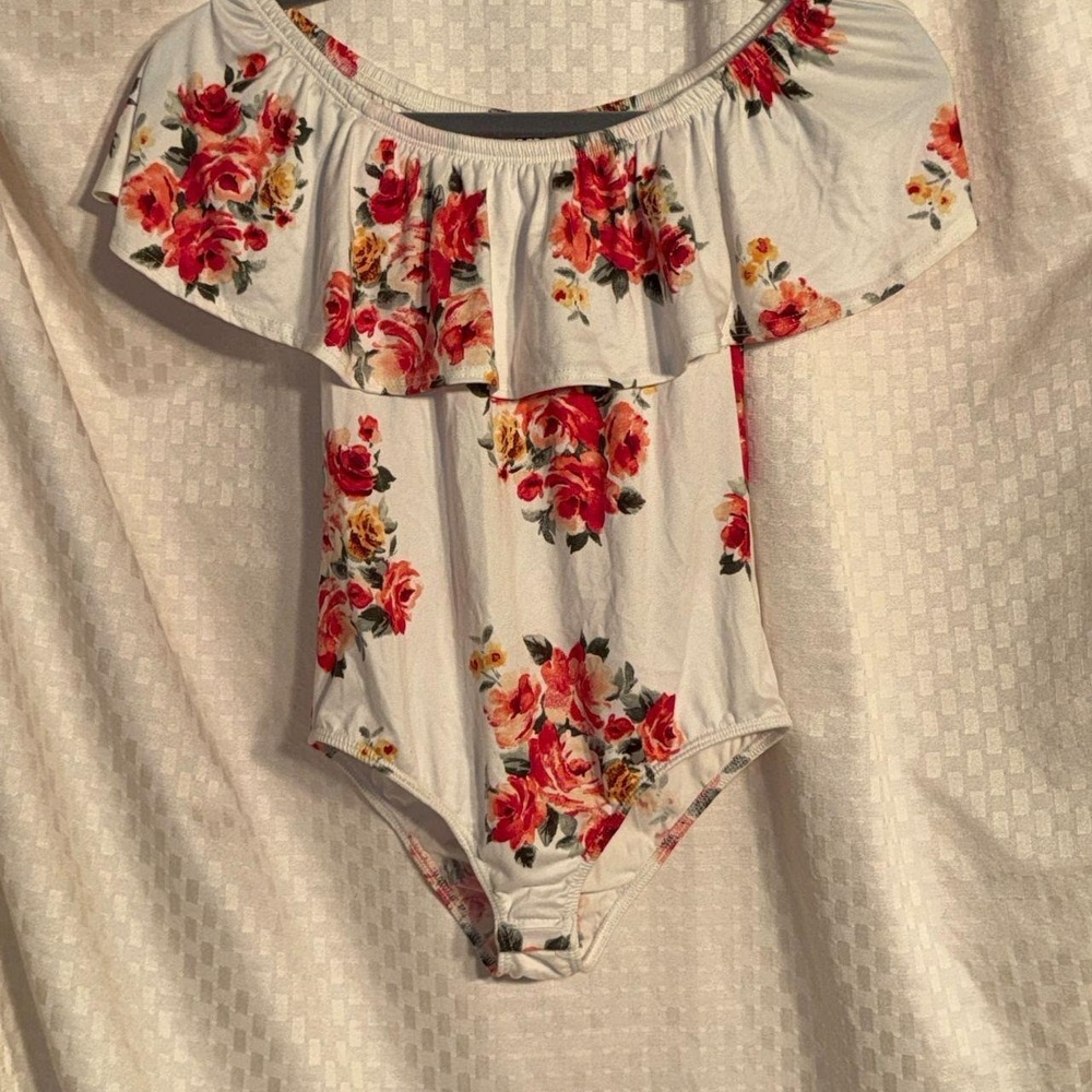 TMG New York White Floral Off The Shoulder Bodysuit Size Small